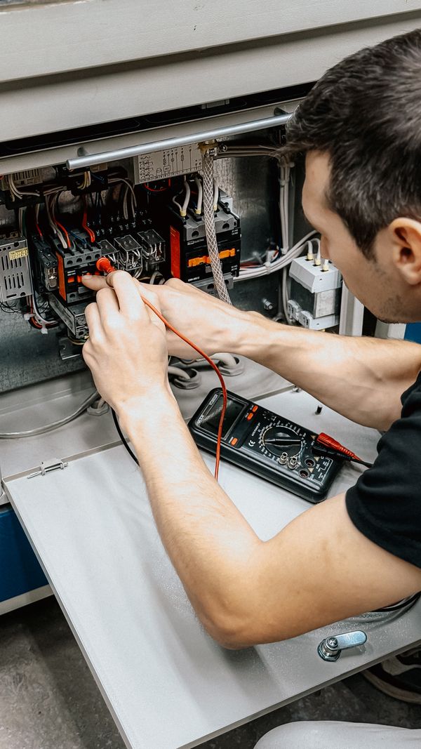 tamirji — Tuzla elektrik hizmetleri